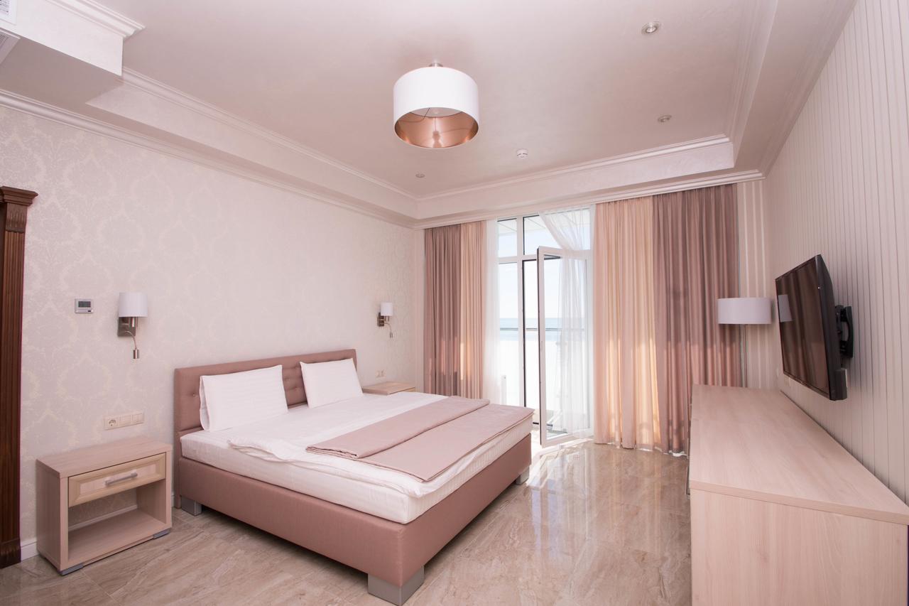 Hotel Cheluskintsev Gagra Exterior foto