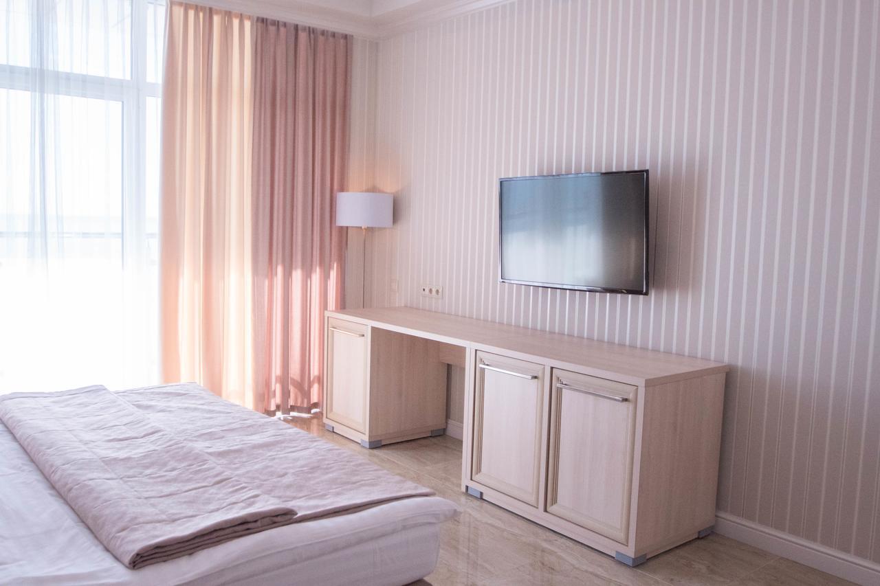 Hotel Cheluskintsev Gagra Exterior foto