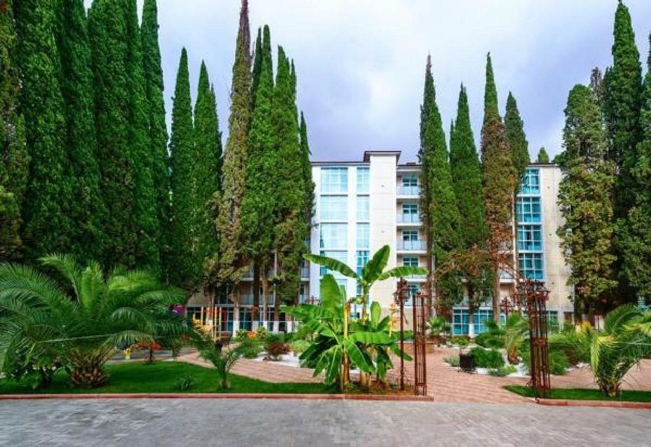 Hotel Cheluskintsev Gagra Exterior foto