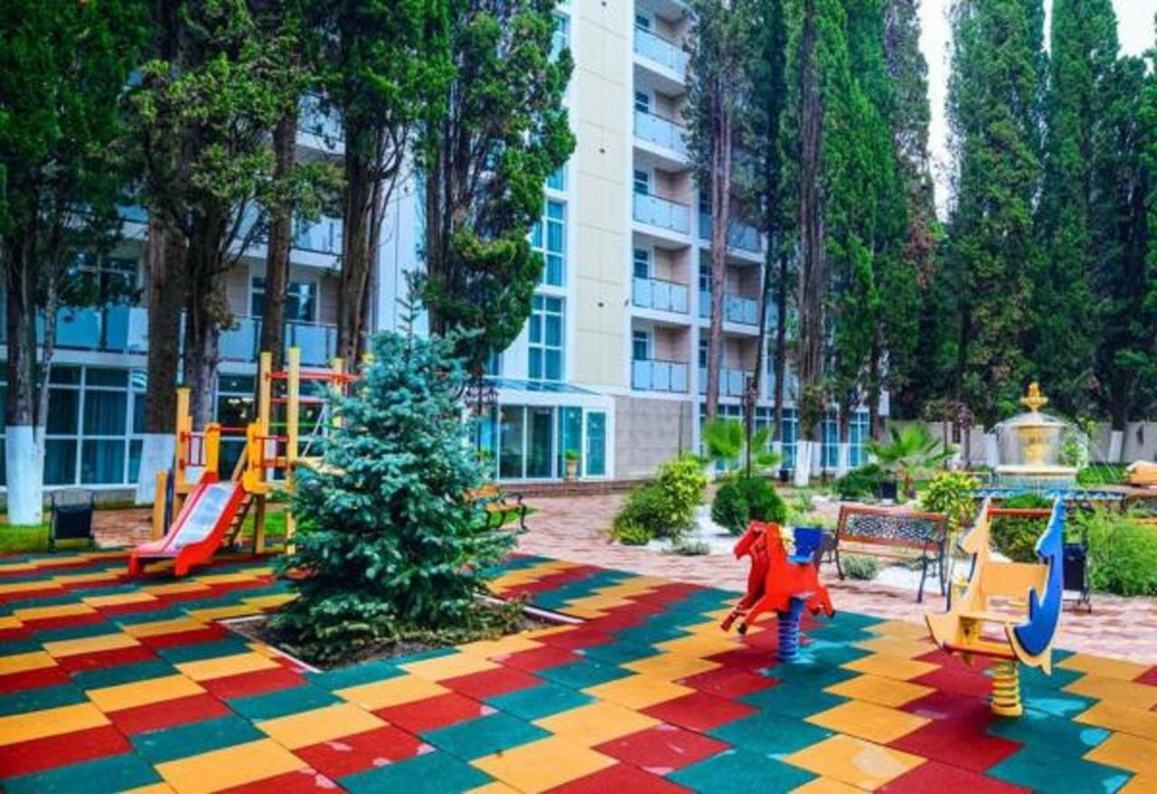 Hotel Cheluskintsev Gagra Exterior foto