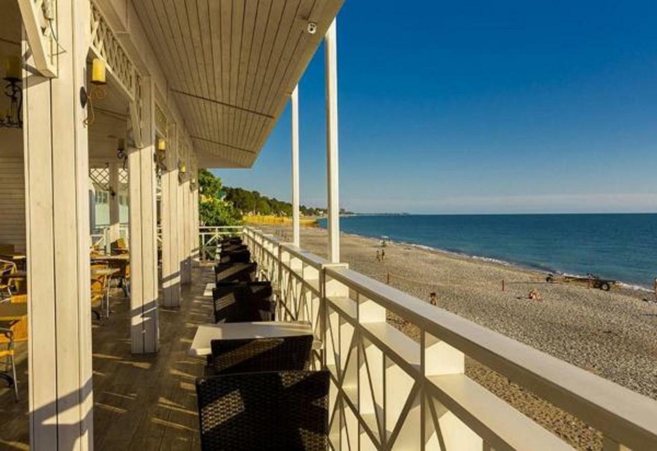 Hotel Cheluskintsev Gagra Exterior foto